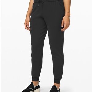 Lululemon On The Fly Jogger 28” Woven